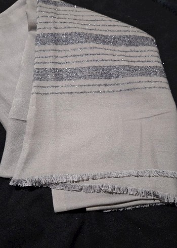 Gri Kadın Drapeli Şal - Görsel 3