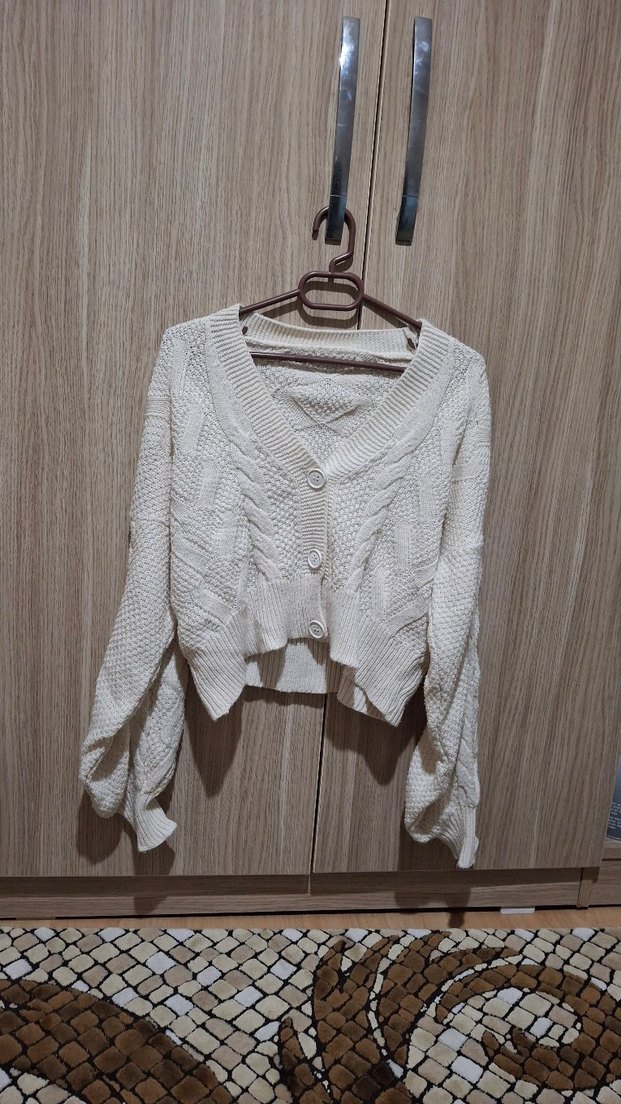 Beyaz V Yaka Örgü Mini Hırka - Görsel 2