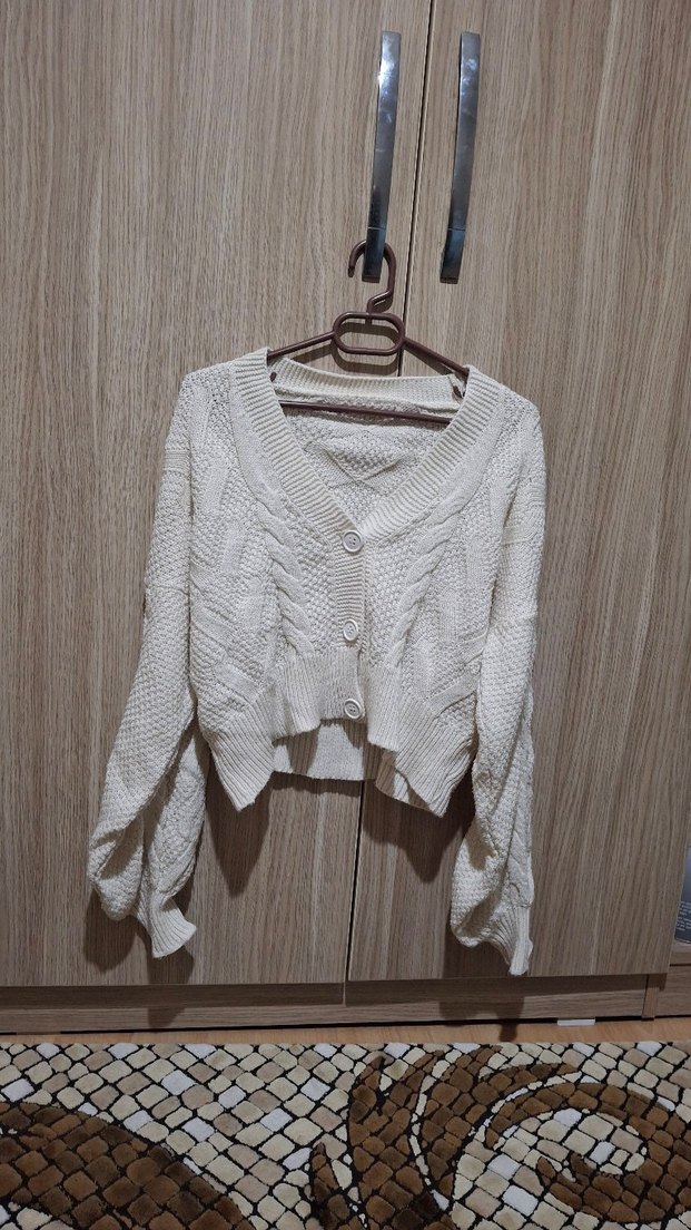 Beyaz V Yaka Örgü Mini Hırka - Görsel 3