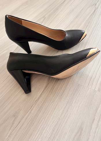 37 Beden siyah Renk Siyah, altın sarısı detaylı Stiletto Topuklu Kadın ayakkabı