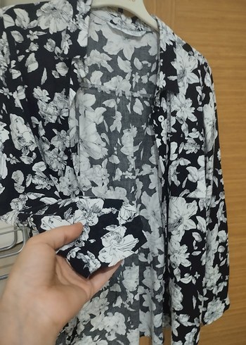 Diğer Gri Çiçek Desenli V Yaka Düğmeli Kadın Gömlek