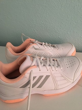 37 Beden beyaz Renk Adidas kadın spor ayakkabı