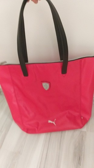 puma kırmızı çanta..