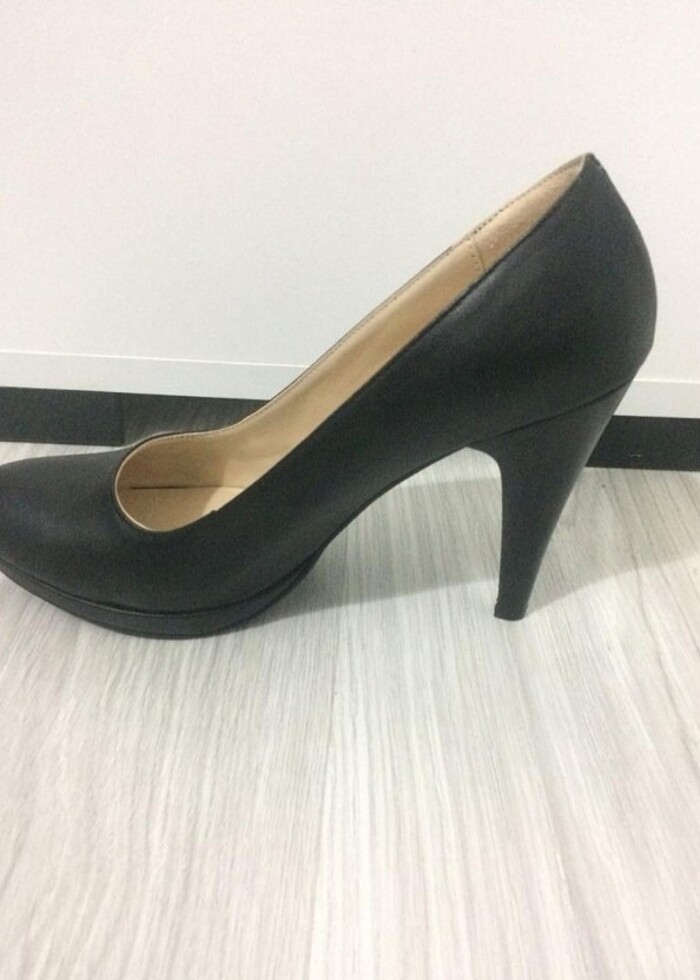 Siyah Dolgu Topuklu Ayakkabı  - Görsel 3