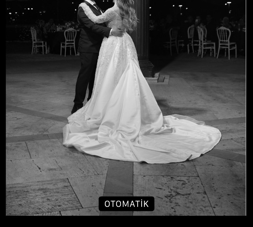 Uzun Kollu omzu açık işlemeli demonte etekli Gelinlik - Görsel 5