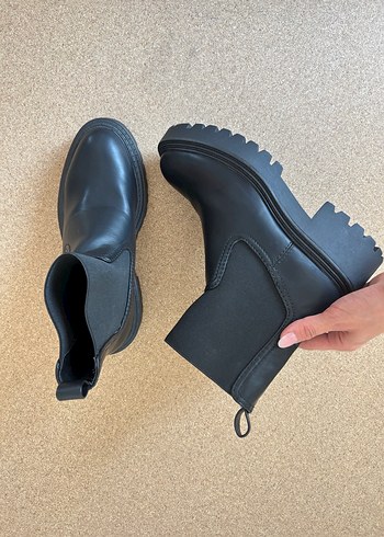 Stradivarius Siyah Minimalist Kadın Bot, Kalın Topuklu