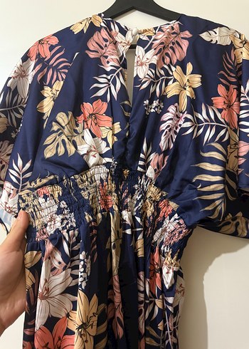 Çiçek desenli yırtmaçlı uzun elbise  - Görsel 5