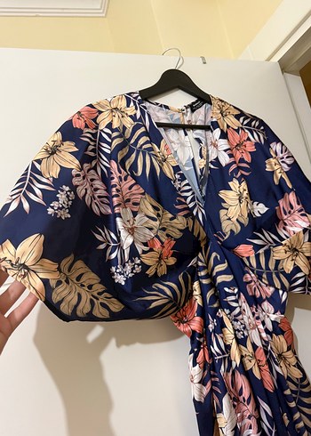 Çiçek desenli yırtmaçlı uzun elbise  - Görsel 4