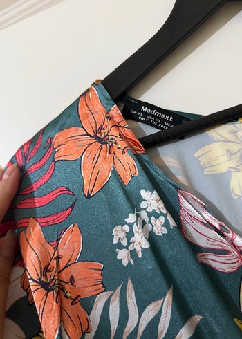 MADMEXT Çiçekli Yırtmaç Detay UzunElbise - Görsel 10