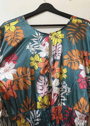 MADMEXT Çiçekli Yırtmaç Detay UzunElbise - Görsel 7