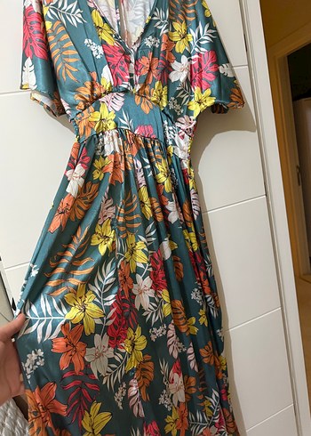 MADMEXT Çiçekli Yırtmaç Detay UzunElbise - Görsel 4