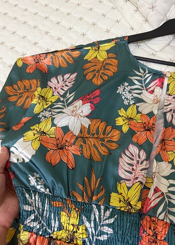 MADMEXT Çiçekli Yırtmaç Detay UzunElbise - Görsel 6