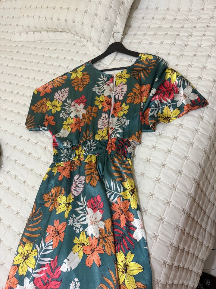 MADMEXT Çiçekli Yırtmaç Detay UzunElbise - Görsel 2