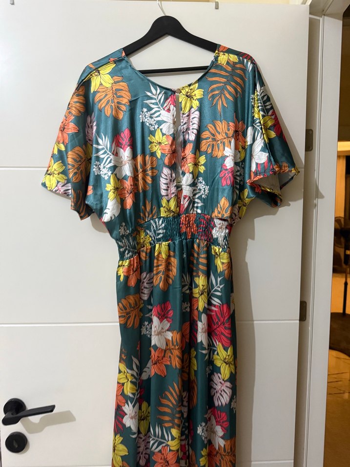 MADMEXT Çiçekli Yırtmaç Detay UzunElbise - Görsel 3