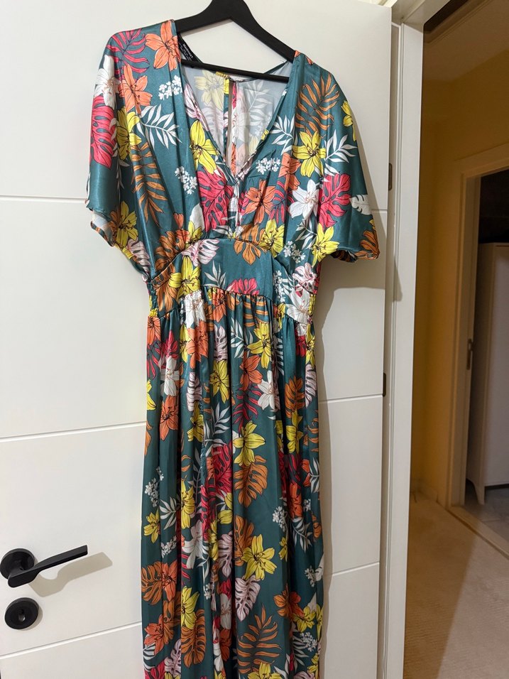 MADMEXT Çiçekli Yırtmaç Detay UzunElbise - Görsel 5