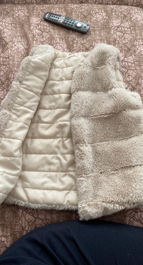 Kız Çocuk Bej Kürklü Kolsuz Yelek - Görsel 3