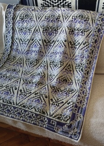 Koyu Mor Desenli Geleneksel Battaniye