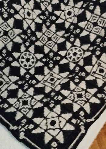 Desenli Siyah Battaniye