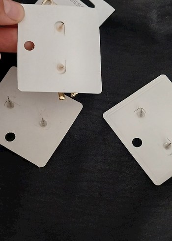 Altın Renkli Fiyonk Küpeler - Görsel 6