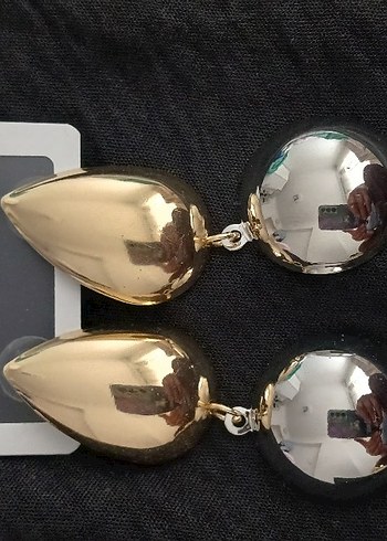 Altın Renkli Fiyonk Küpeler - Görsel 4