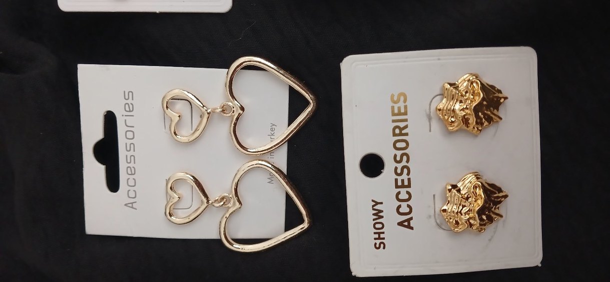 Altın Renkli  Fiyonk Küpeler - Görsel 2