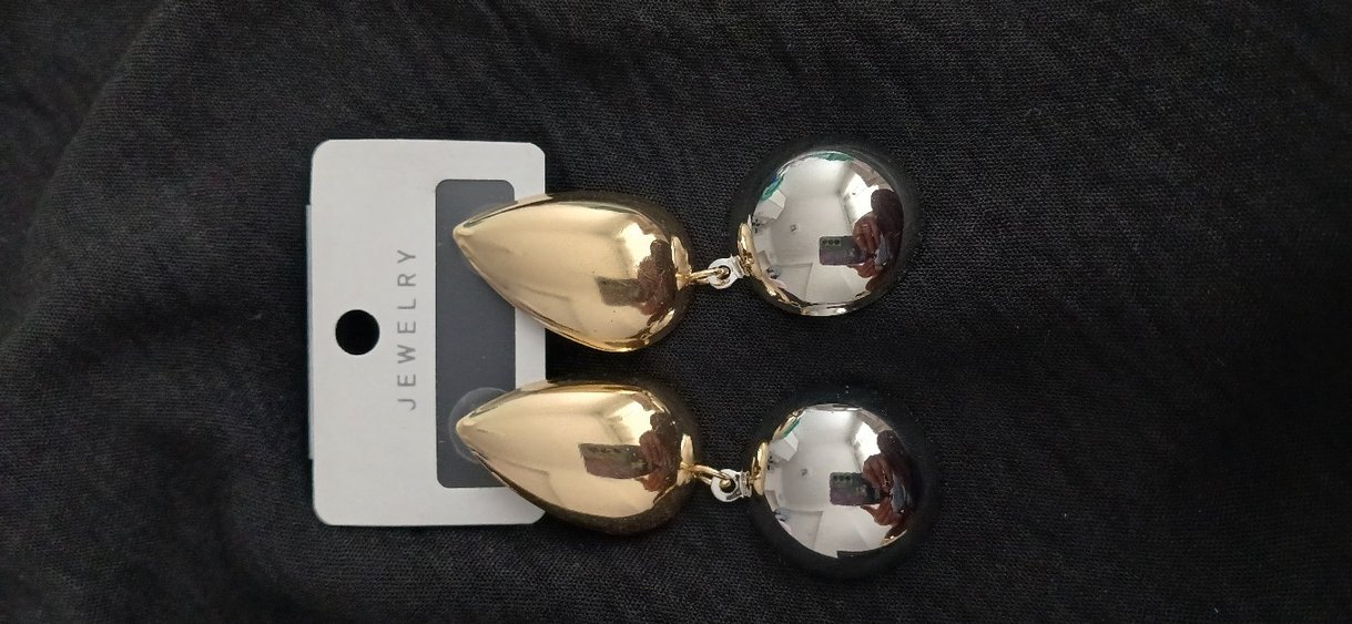 Altın Renkli  Fiyonk Küpeler - Görsel 4