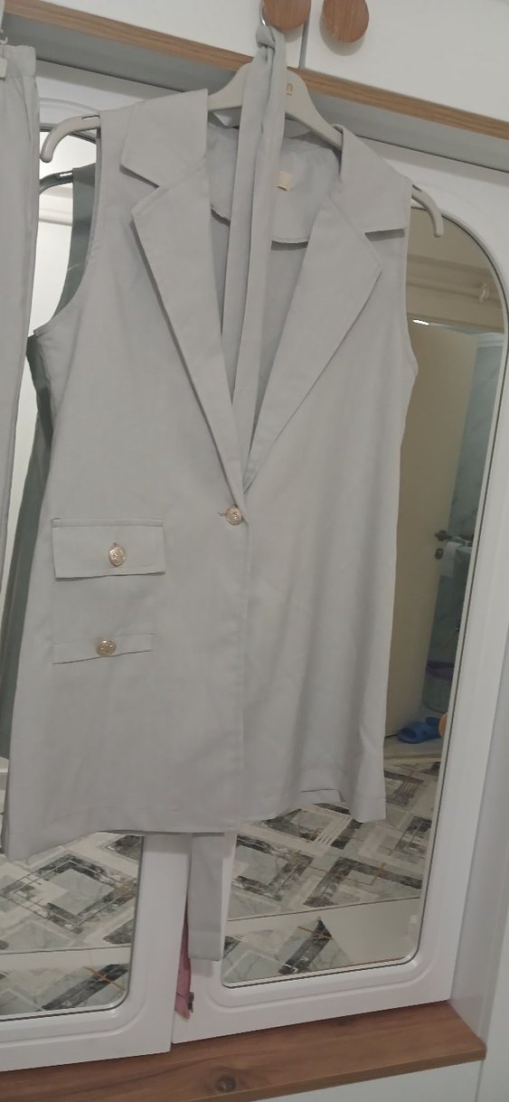 Gri Kolsuz Kadın Takım Elbise - Görsel 3