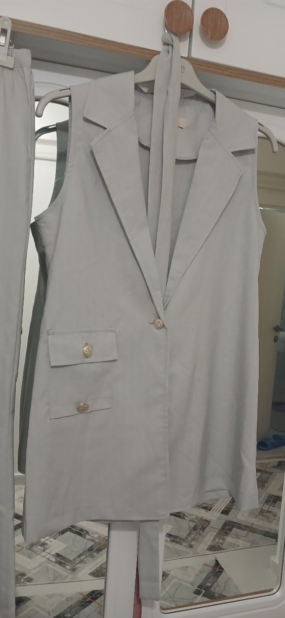 Gri Kolsuz Kadın Takım Elbise - Görsel 4