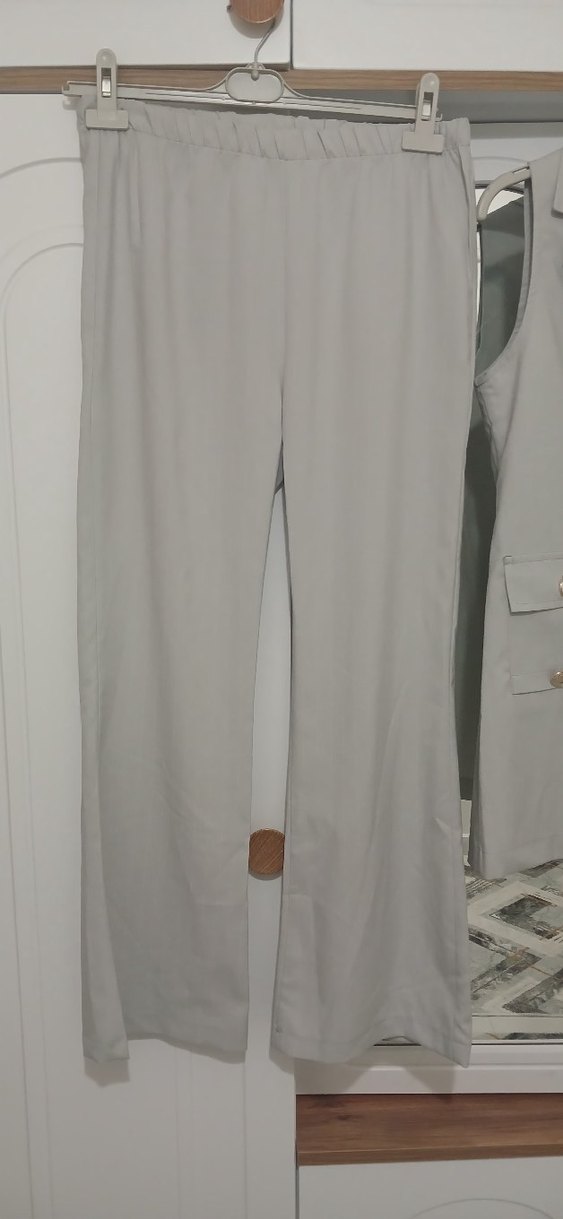 Gri Kolsuz Kadın Takım Elbise - Görsel 2