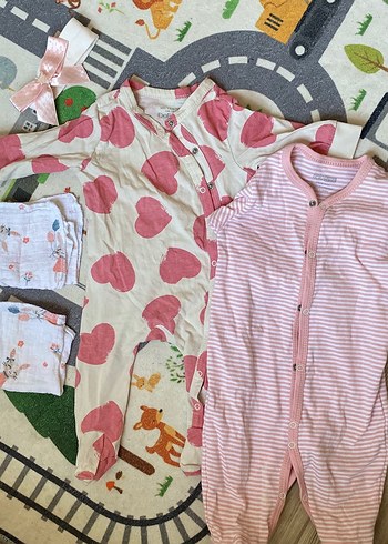 Kız Çocuk Pembe Uzun Kollu Düğmeli Tulum ve 2 adet ağız mendili