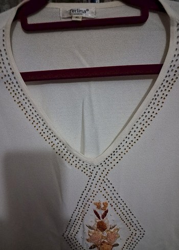 Boncuk İşlemeli V Yaka Beyaz Kadın Bluz - Görsel 2