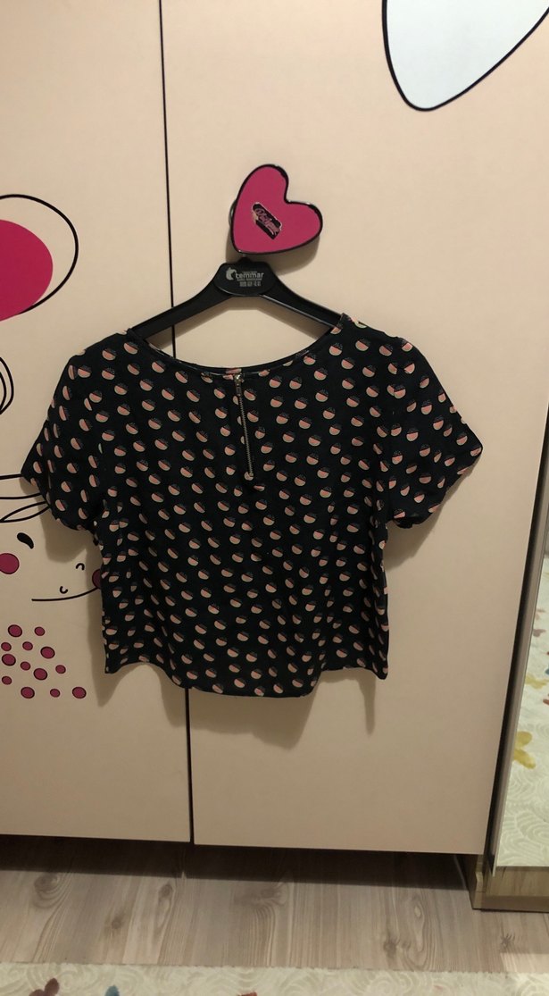 Kısa Kollu Siyah Desenli Kadın Bluz - Görsel 3