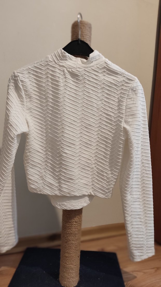 Beyaz Pilili Kısa Kadın Triko Ambar marka crop - Görsel 3