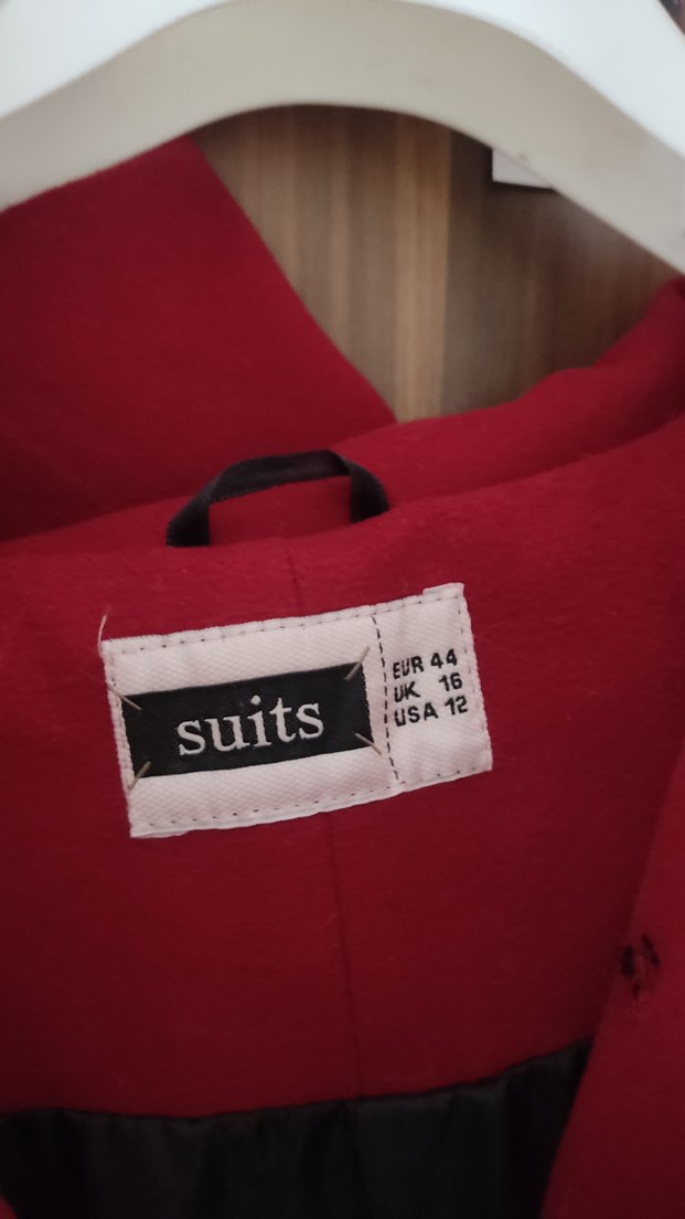 Suits markası Kırmızı düğmeli kapüşonlu kaban - Görsel 3