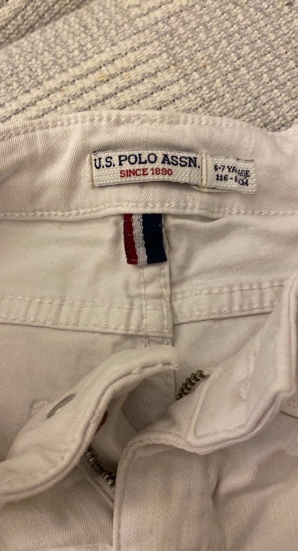 Nakışlı Beyaz Kız Şortu Düğmeli - Görsel 3