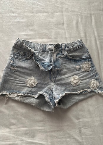Nakışlı Düğmeli Mini Kot Şort