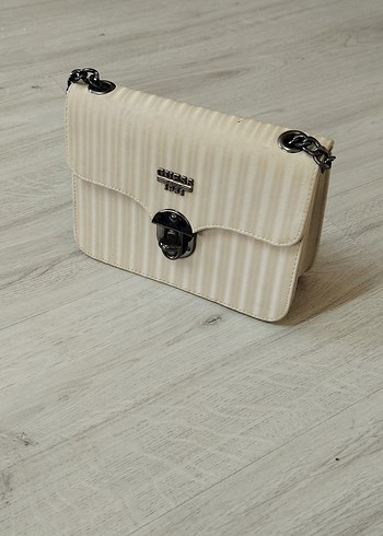 Beyaz Zebra Desenli Tokalı Kadın Çanta