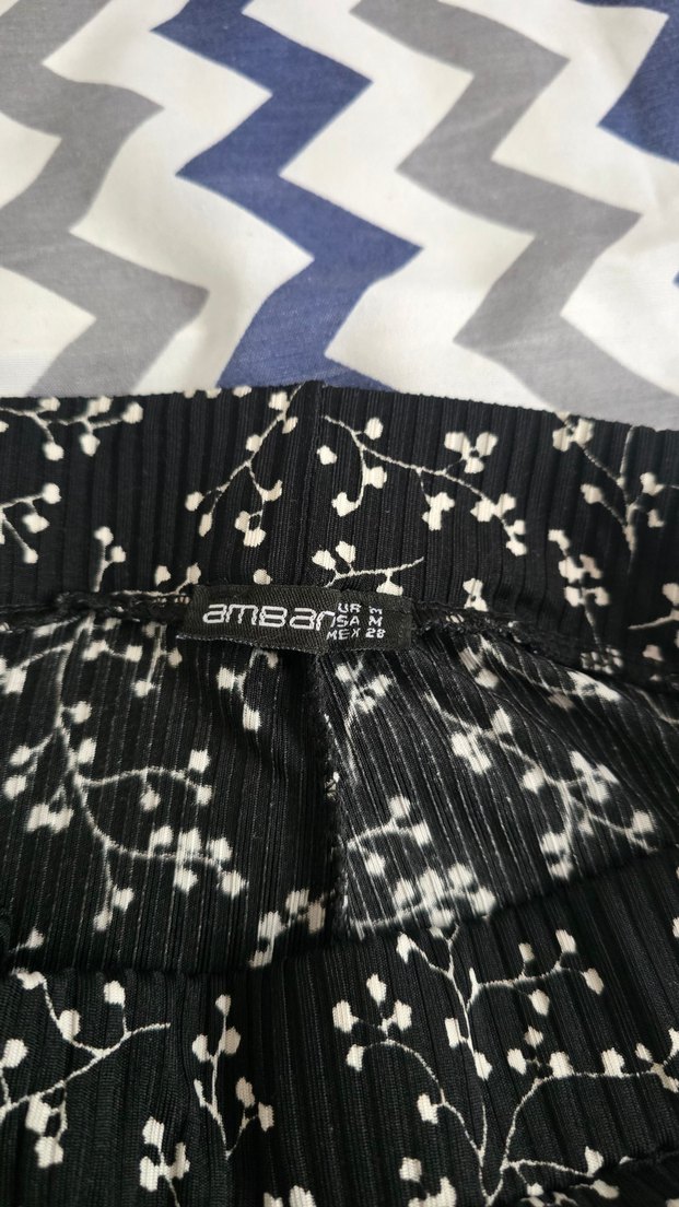 Kadın Siyah Pilili Rahat Kumaş Pantolon - Görsel 2