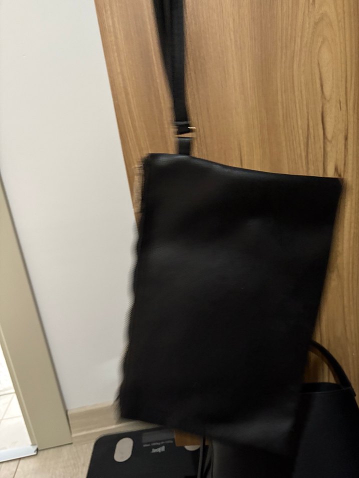 Siyah Deri Baskılı Kadın Çapraz Çanta - Görsel 2