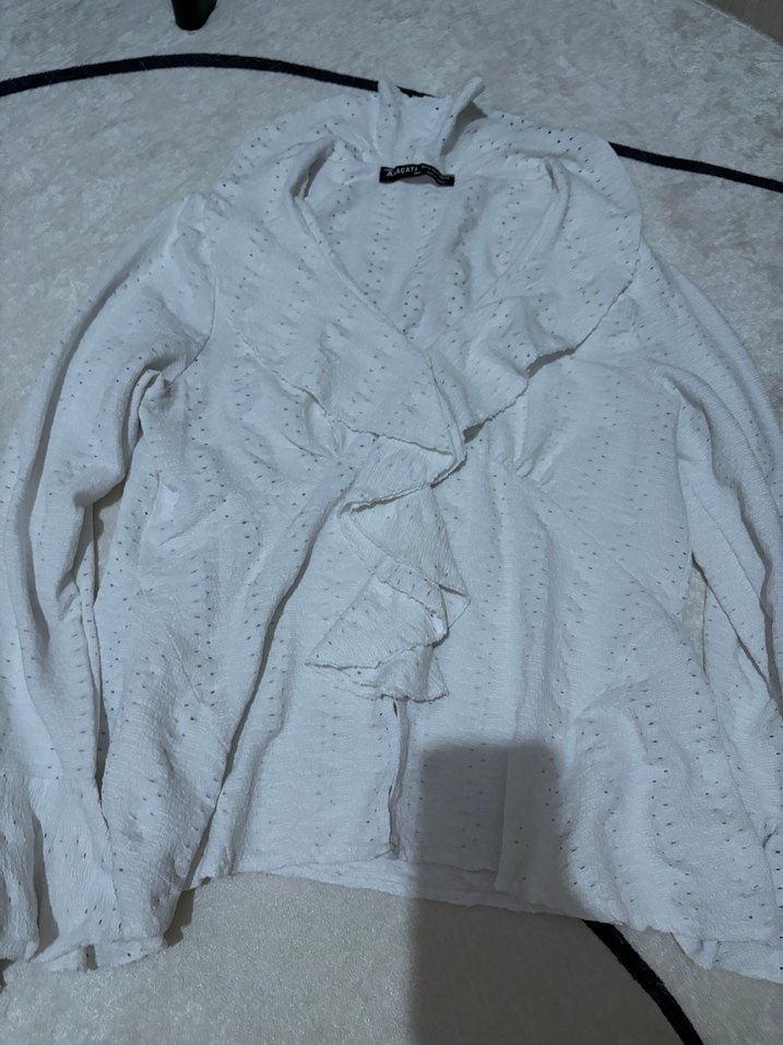 Kadın Beyaz Uzun Kollu V Yaka Fırfırlı Bluz - Görsel 3