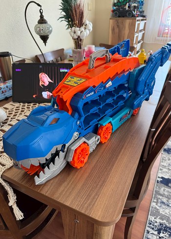 Hot wheels city ultimate trex tır