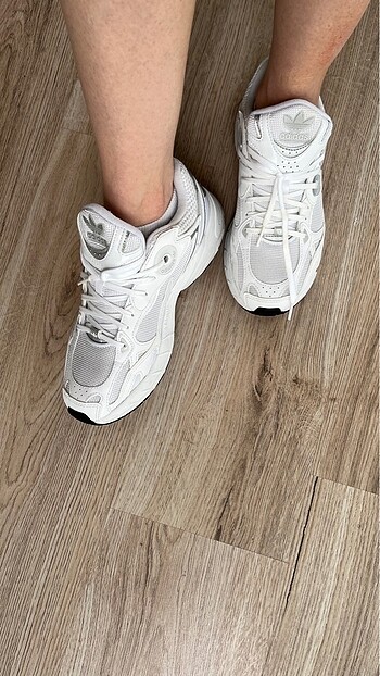 39 Beden beyaz Renk Adidas astır spor ayakkabı