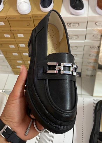 Kadın Siyah Deri Tokalı Kalın Topuklu Loafer