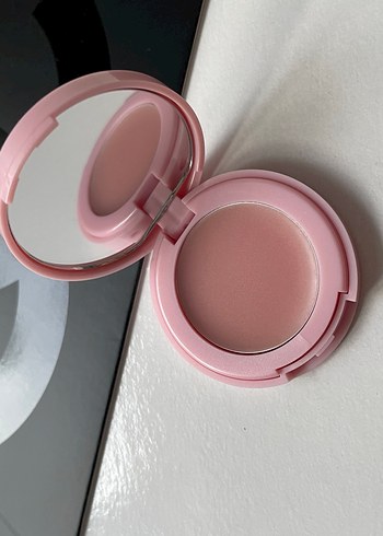 Estee lauder lip balm