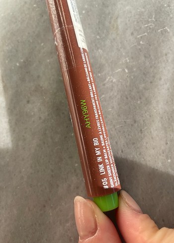 NYX Parlak Haki Renk Lip Gloss - Görsel 3