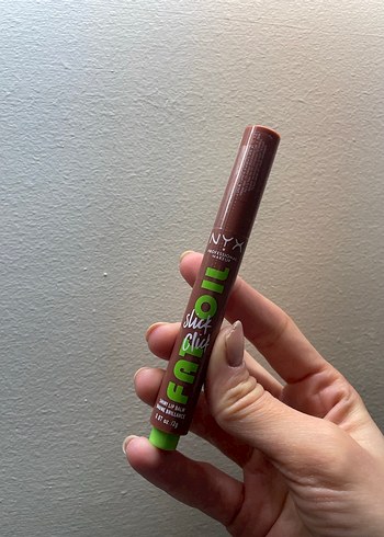 NYX Yağlı Parlak Likit Dudak Parlatıcısı - Görsel 8