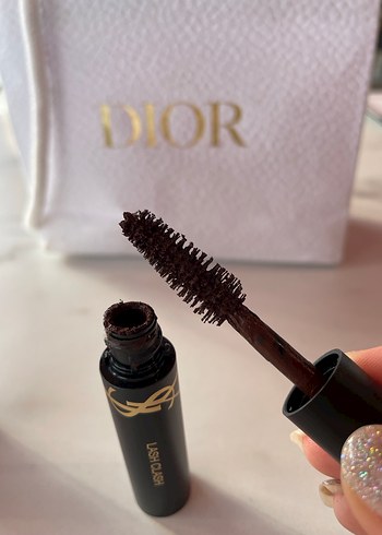 Yves Saint Laurent Siyah Maskara Parlak Altın Detaylı - Görsel 4