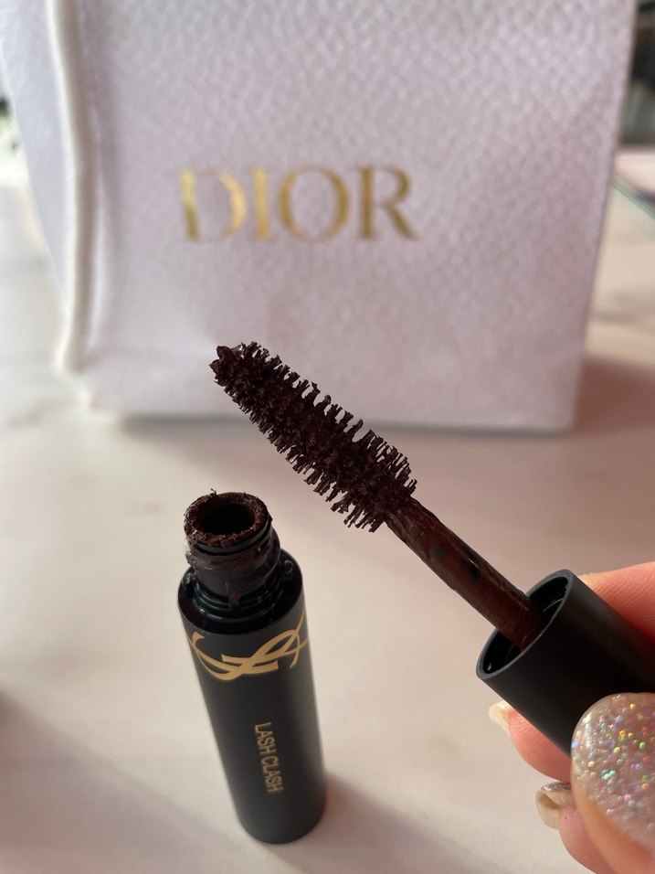 Yves Saint Laurent Siyah Maskara Parlak Altın Detaylı - Görsel 4