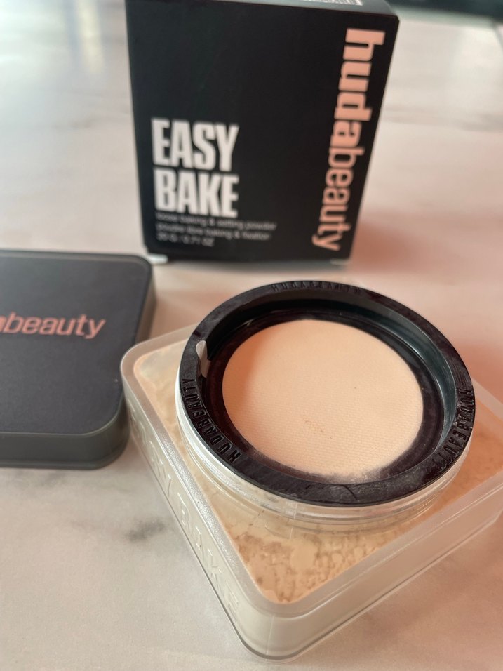 Huda Beauty Easy Bake Pudra - - Görsel 2