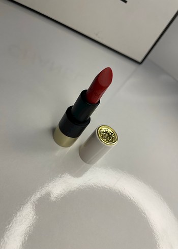 Hermes Parlak Kırmızı Ruj - Görsel 2